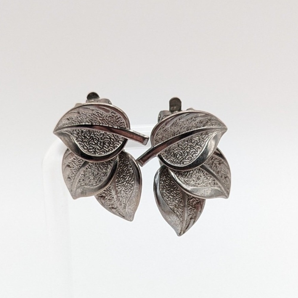 Vintage Silver Tone Triple Leaf Textured Clip On Earrings Nature Botanical Style
